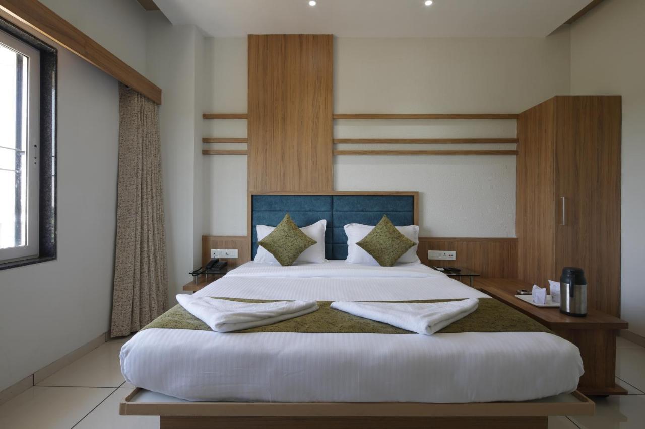 Hotel Decent Unjha Exterior foto