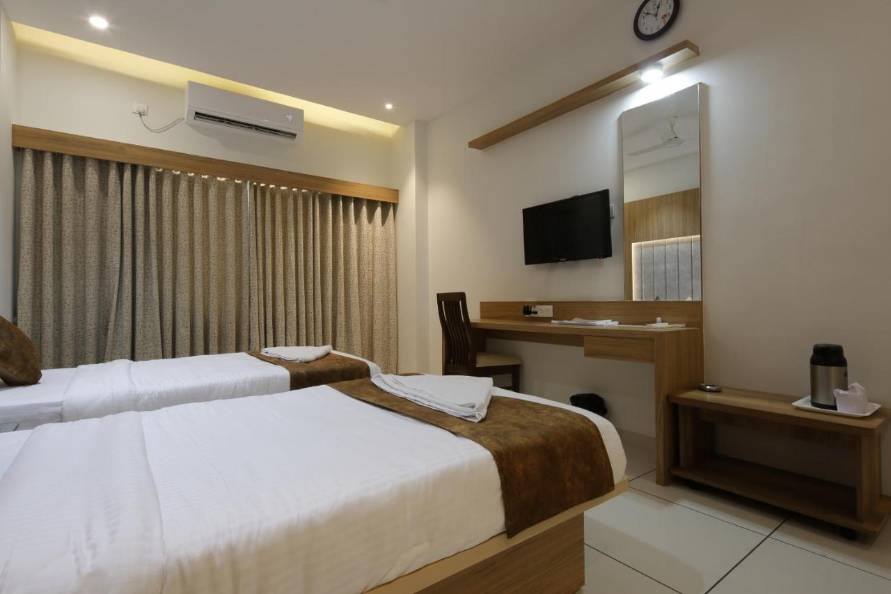 Hotel Decent Unjha Exterior foto