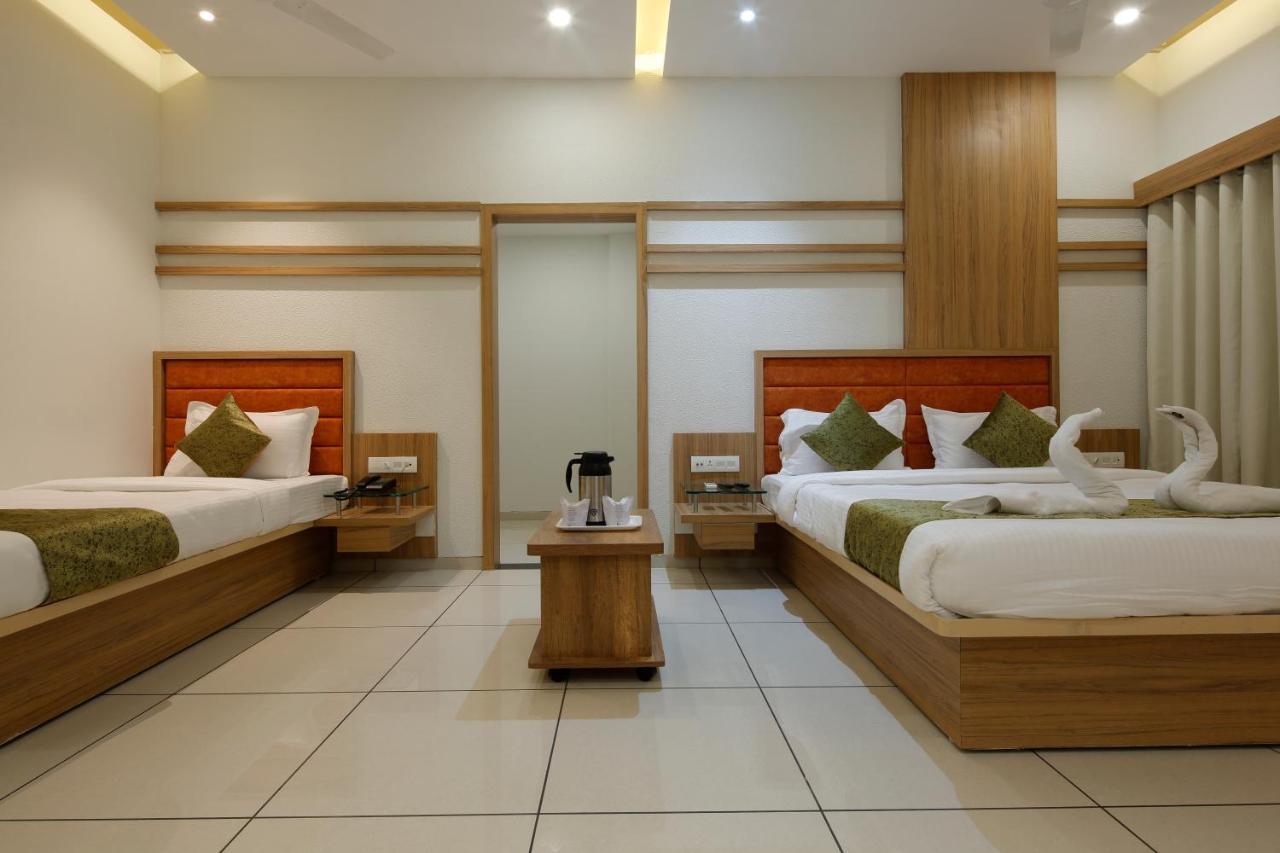 Hotel Decent Unjha Exterior foto